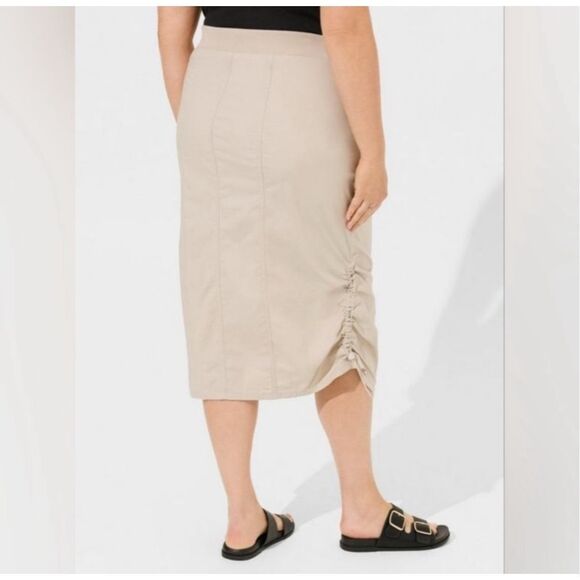 Torrid size 2 poplin midi cargo skirt bungie - NWT - Picture 2 of 7